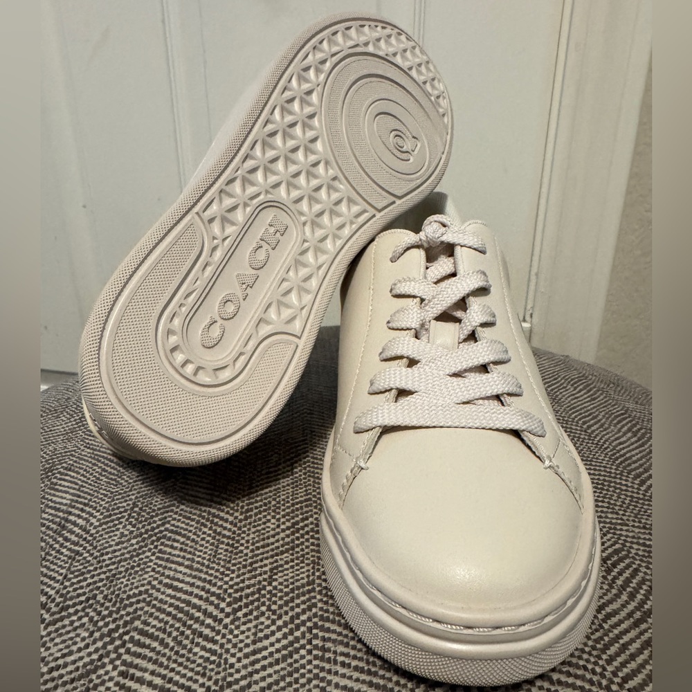 Coach High Line Sneaker with heart - NWT - Picture 5 of 5